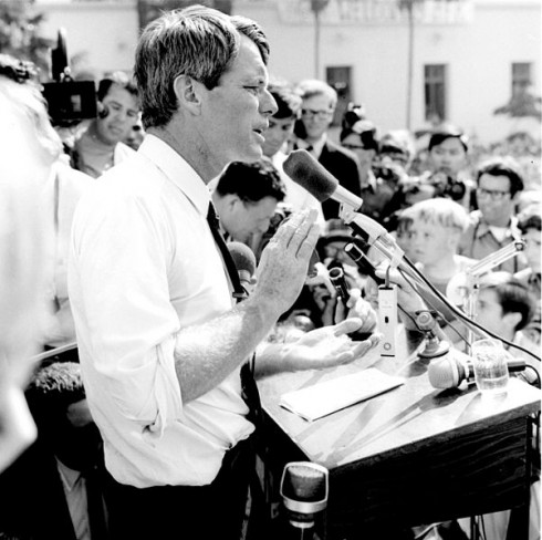 Bobby_kennedy01_campaigns in LA